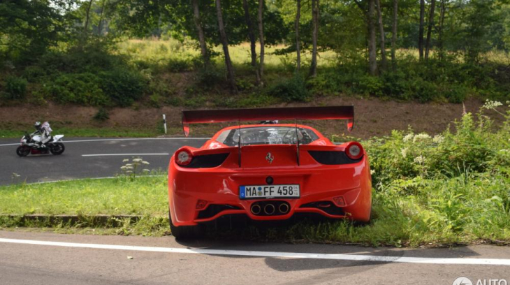 Siêu xe đua Ferrari 458 Challenge Evoluzione gặp nạn tại khúc cua tuyệt đẹp ở Nurburg