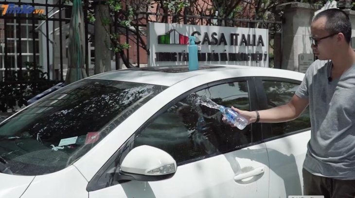 Xử lý nước mưa bám trên gương chiếu hậu chỉ với 12.000 đồng