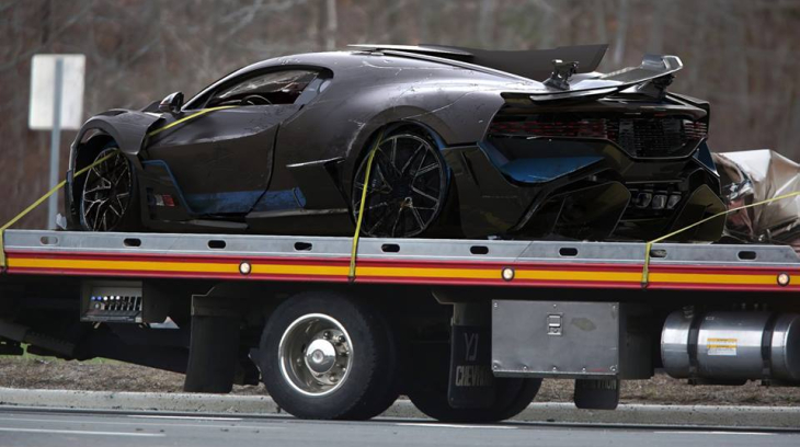 Cư dân mạng đang "phát điên" với hình ảnh chiếc siêu xe triệu đô Bugatti Divo gặp nạn