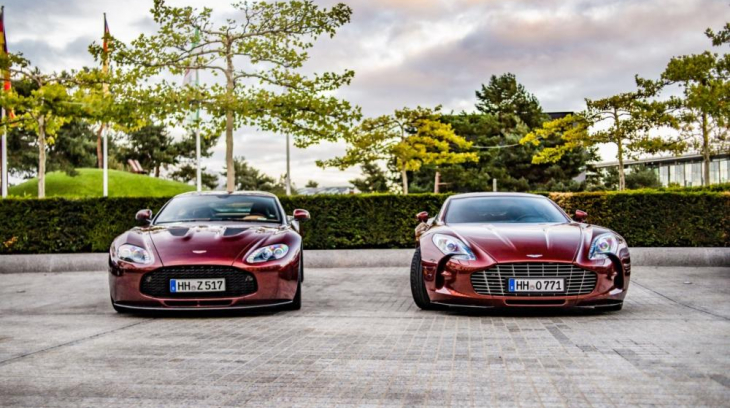 Không chỉ hiếm và đắt đỏ, cặp đôi siêu xe Aston Martin này còn "tông xuyệt tông" màu sơn
