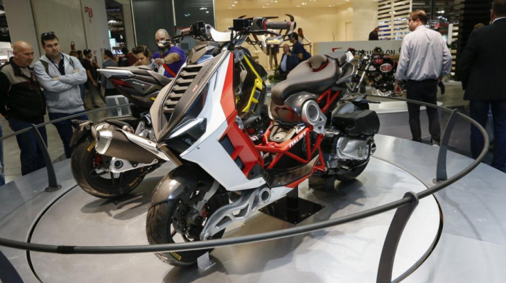 Cận cảnh xe ga thể thao Italjet Dragster khiến nhiều người thèm khát