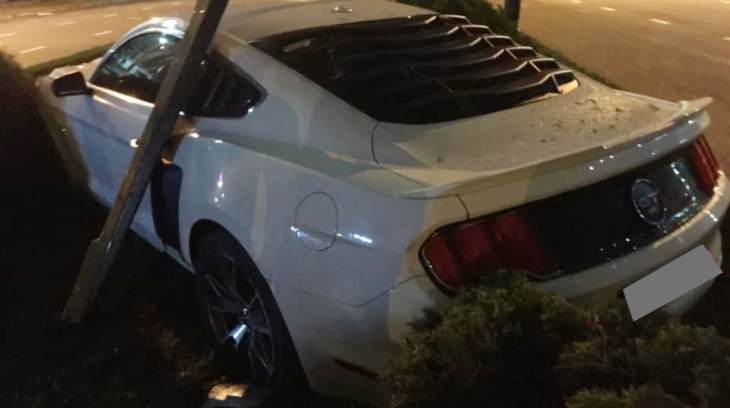 Đà Nẵng: Hàng hiếm Ford Mustang GT 5.0 Limited Edition hư hỏng nặng sau tai nạn kinh hoàng