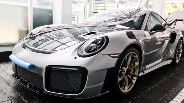 Chuẩn bị hành trình siêu xe, ông Đặng Lê Nguyên Vũ "chiêu mộ" Porsche 911 GT2 RS hơn 20 tỷ đồng