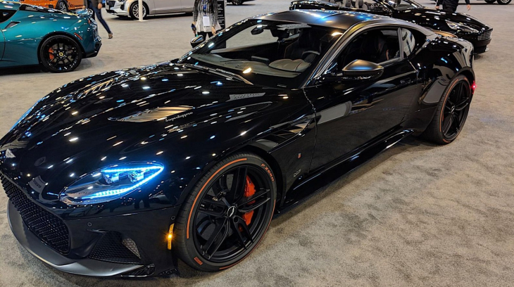 Chiêm ngưỡng vẻ đẹp long lanh của Aston Martin DBS Superleggera TAG Heuer Edition ngoài đời thực