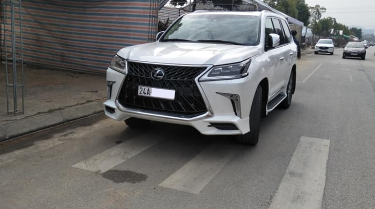 "Chuyên cơ mặt đất" Lexus LX570 Super Sport hơn 10,2 tỷ đồng của doanh nhân vùng cao biên giới Lào Cai