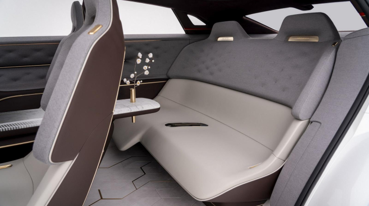 Các mẫu xe điện hạng sang tương lai có thể đánh dấu sự trở lại của ghế dài phía sau