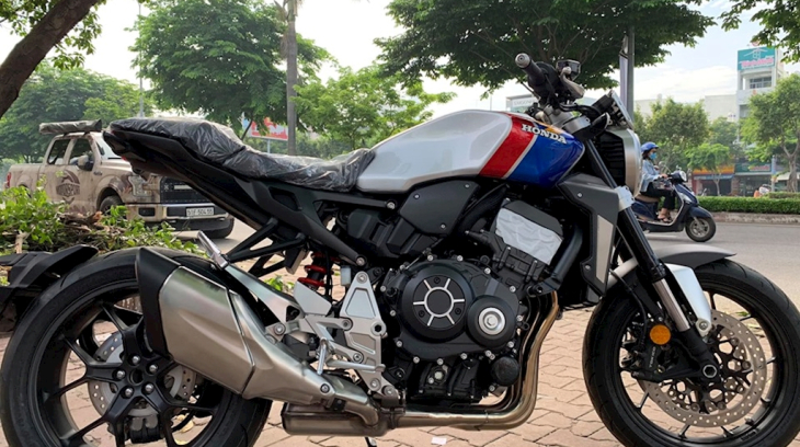 Cận cảnh 13 chiếc Honda CB1000R+ 2019 phiên bản giới hạn tại Sài Gòn