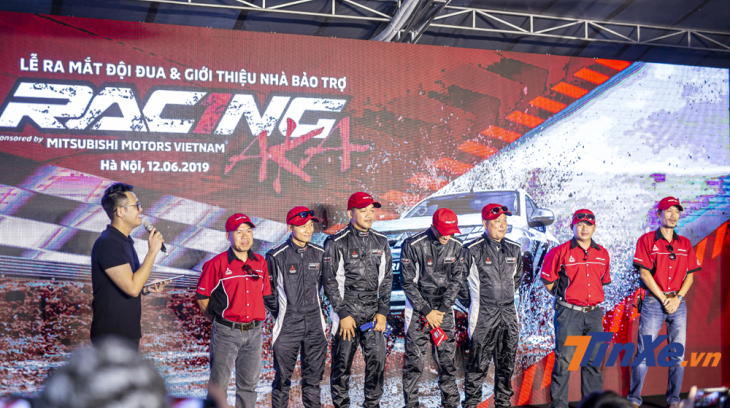 Việt Nam lần đầu tiên có đội đua xe chuyên nghiệp