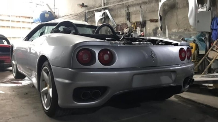 Siêu xe Ferrari 360 Spider vàng rực được chủ nhân cho sơn lại tông màu bạc nổi tiếng một thời tại Việt Nam