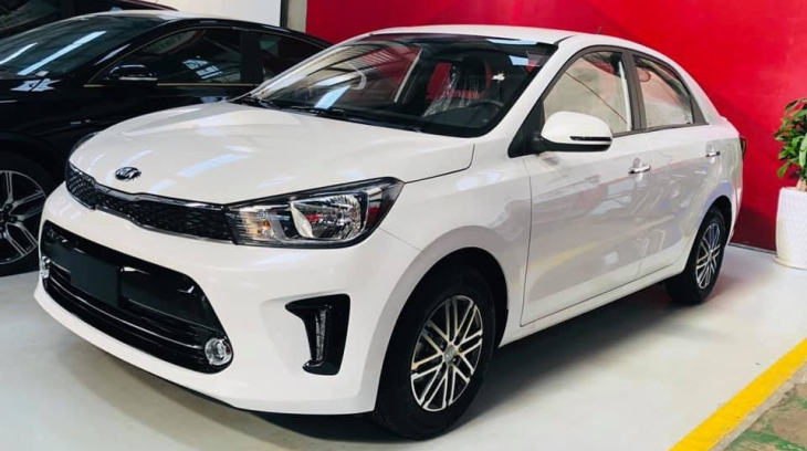 Sedan giá rẻ Kia Soluto xuất hiện tại đại lý, sẵn sàng cho ngày ra mắt