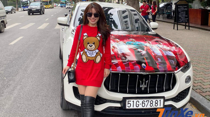 Cặp đôi Maserati lên dàn áo ủng hộ đội tuyển bóng đá Việt Nam ngay trước thềm trận đấu với Thái Lan