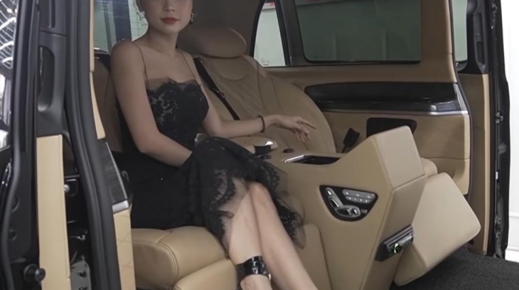 Hot girl Sam mang Mercedes-Benz V250 Luxury mới tậu đi độ theo phong cách Rolls-Royce