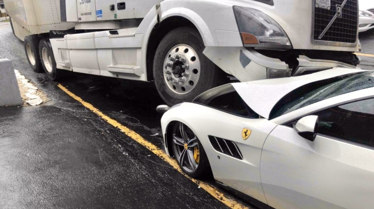 Đòi xe đời 2020 mà chỉ được cấp xe đời 2019, tài xế lái xe container cán nát Ferrari GTC4Lusso của sếp