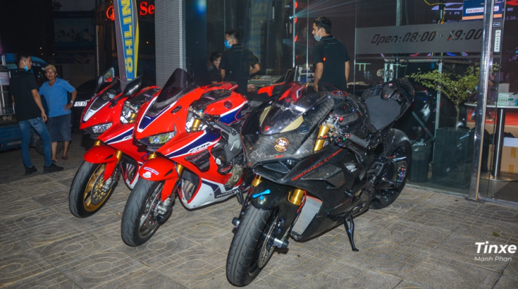 Cận cảnh dàn xe "khủng" đến xem mắt siêu mô tô Honda CBR1000RR-R Fireblade mới về Việt Nam