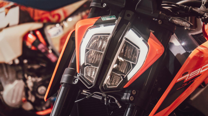 Đánh giá KTM 790 Duke: Naked bike "đắt xắt ra miếng", gọn nhẹ, hợp dáng biker Việt