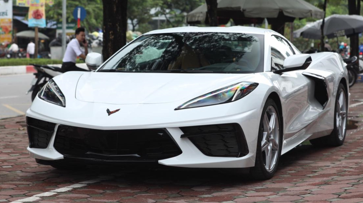 "Soi dung nhan" của Chevrolet Corvette C8 2020 đầu tiên về Việt Nam có giá bán dự kiến trên 7 tỷ đồng