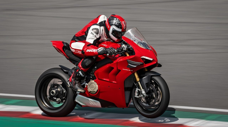 Chiếc Ducati Panigale V4 S 2020 đầu tiên đã về đến Việt Nam, giá dự kiến hơn 1 tỷ đồng