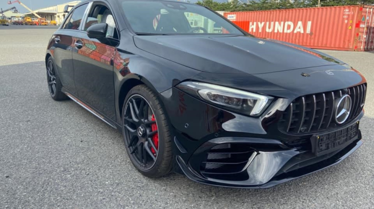 Mercedes-AMG A45 S với trang bị động cơ 2.0L, 4 xi-lanh uy lực bậc nhất thế giới về Việt Nam