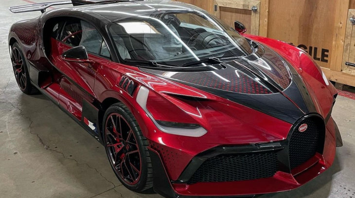 Video "đập hộp" siêu phẩm Bugatti Divo chỉ có 40 xe trên thế giới đến Mỹ, màu sơn cực độc, giá hơn 110 tỷ đồng