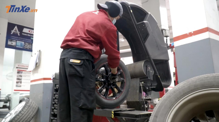 Cân bằng động cho lốp xe - điều phải làm trước khi nghỉ Tết