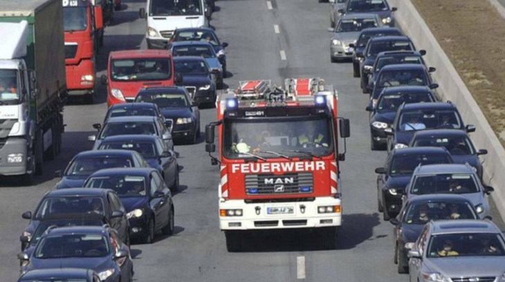 Thứ tự xe ưu tiên, mức phạt hành vi không nhường đường cho xe ưu tiên mà tài xế nào cũng cần biết