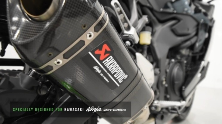 Kawasaki ZX-25R "gầm rú" như máy bay phản lực nhờ ống xả độ Akrapovic