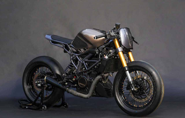 Sở hữu Naked bike KTM 390 nhưng lại yêu thích Flat Track Racer, đây là bản độ bạn cần phải "soi"