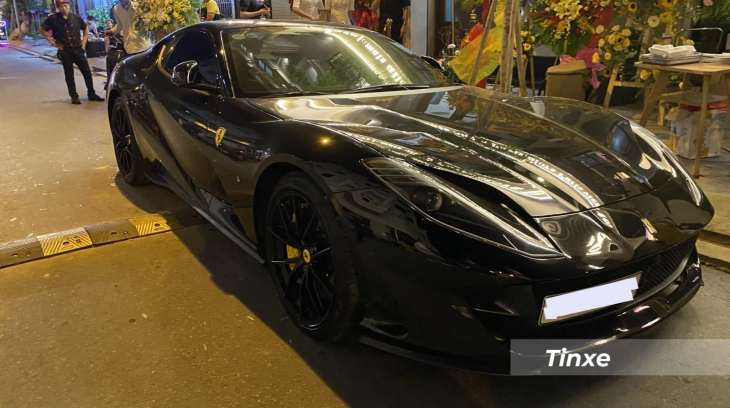 Video: Siêu xe Ferrari 812 Superfast "khoe nội công" sau khi lắp ống xả độ FI khiến không ít người giật mình