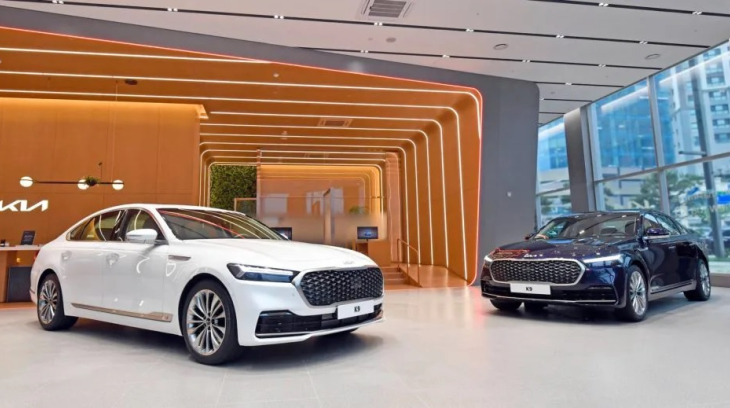 Cận cảnh thiết kế của xe sang Hàn Quốc Kia K9 2021 tại đại lý