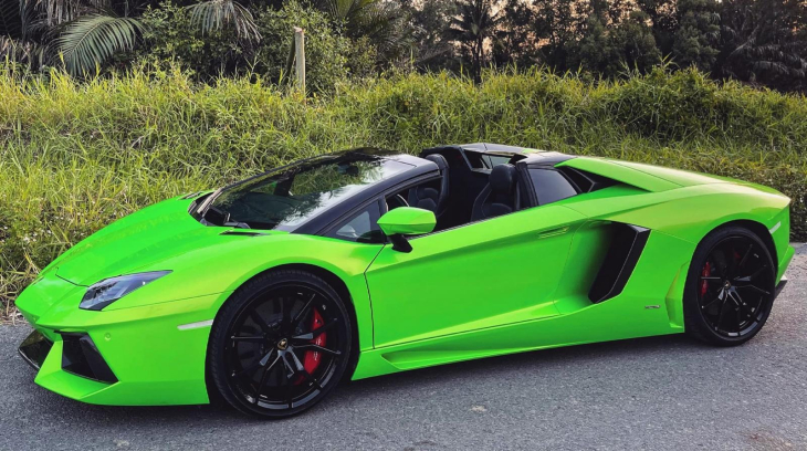 Đã tai với âm thanh V12 kết hợp ống xả độ trên Lamborghini Aventador mui trần khi tăng tốc tại Sài thành