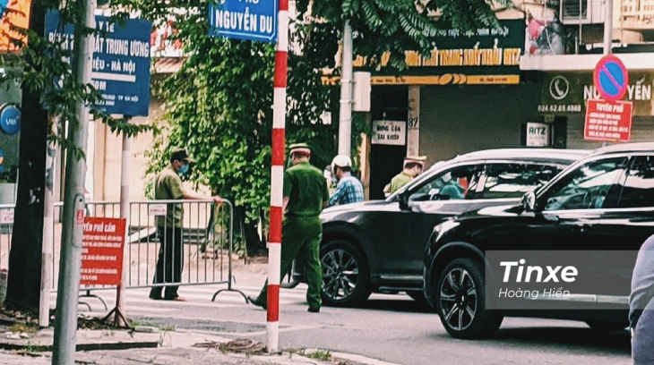 Hà Nội lập 39 chốt kiểm soát, quyết tâm dập dịch Covid-19