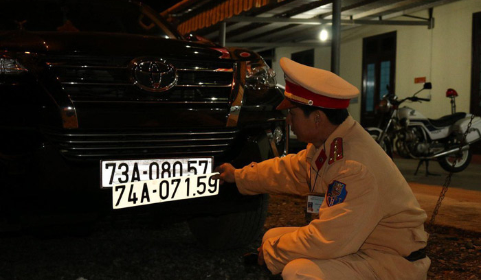 Đề xuất tăng 10 lần mức xử phạt với hành vi làm giả biển số xe ô tô