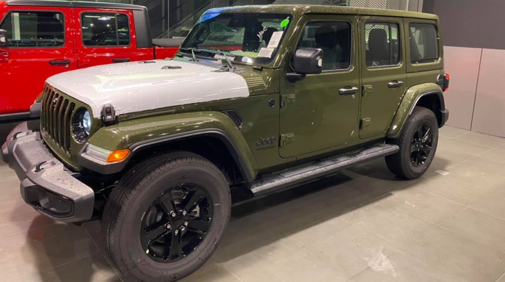 Gia đình Ốc Thanh Vân tậu Jeep Wrangler Sahara phiên bản "hot", giá hơn 3,6 tỷ đồng