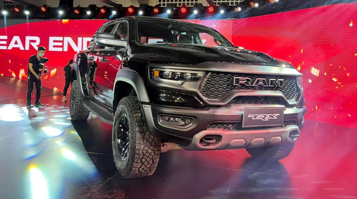 Xe bán tải Ram 1500 TRX chính thức ra mắt Việt Nam với giá 7,9 tỷ đồng, bằng 2 xe Ford F-150, động cơ siêu khủng