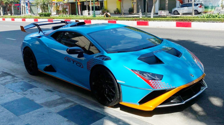Lamborghini Huracan STO độc nhất Việt Nam được đại gia Vũng Tàu cho làm nóng máy ngày Xuân