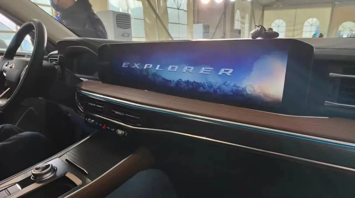 Ford Explorer 2023 lộ thiết kế nội thất với màn hình trung tâm cỡ lớn