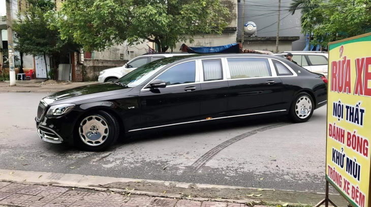 Mercedes-Maybach S650 Pullman đầu tiên về nước lăn bánh ở Quảng Ninh