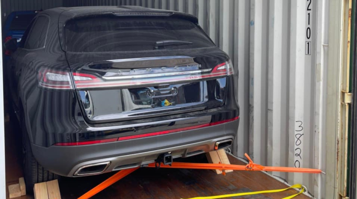 Video: Khui công xe Lincoln Nautilus đầu tiên về nước, phả hơi nóng lên Lexus RX