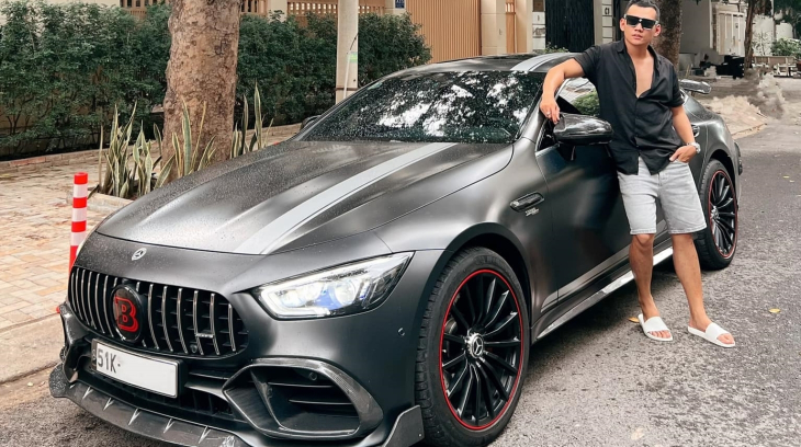 Mercedes-AMG GT 53 của vợ chồng diễn viên Lý Bình khác lạ qua bộ body kit Brabus