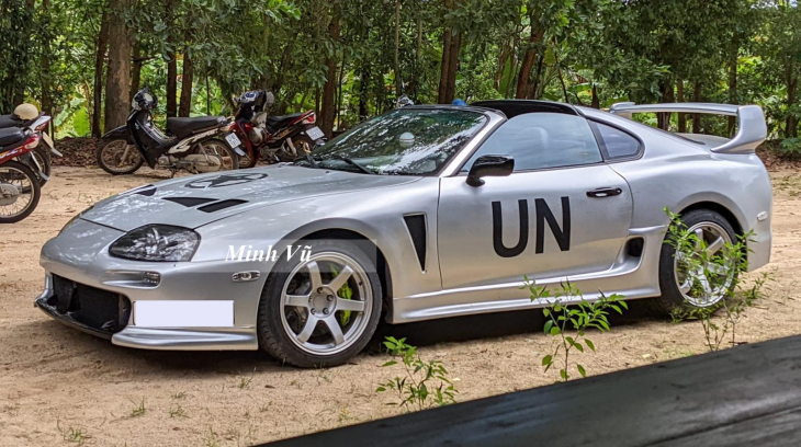 Bắt gặp Toyota Supra thế hệ thứ 4 của nhà sưu tầm xe lớn nhất Việt Nam ở Tây Nguyên