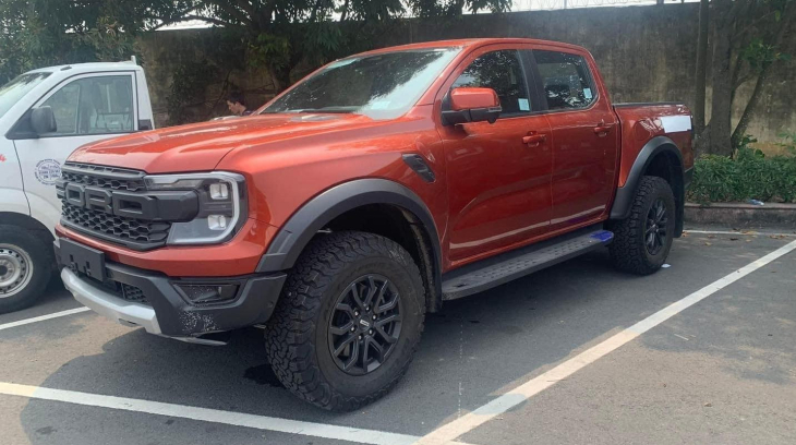 Ford Ranger Raptor 2023 xuất hiện tại trạm đăng kiểm, lộ chi tiết thiết kế khác xe ở Thái Lan