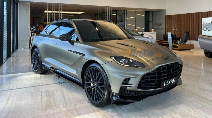 Đánh giá nhanh Aston Martin DBX 707 với màu sơn Satin Titanium Grey độc nhất Việt Nam