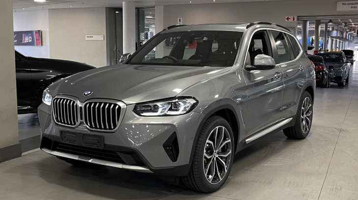 SUV hạng sang BMW X3 được giảm giá lên đến 90 triệu đồng