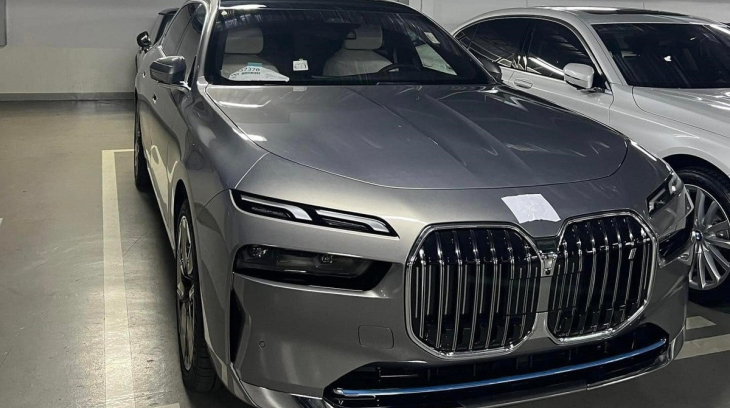 Xe điện hạng sang BMW i7 2023 lộ diện tại Việt Nam, chuẩn bị cho sự kiện ra mắt trong tuần này