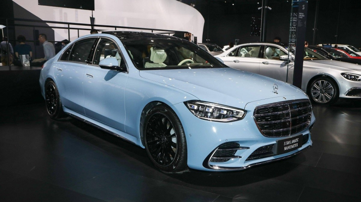 Mercedes-Benz S-Class phiên bản cá nhân hóa trình làng với màu sơn xanh sứ đẹp mắt