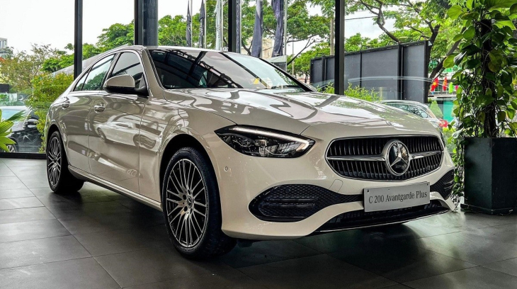 Mercedes-Benz C-Class được ưu đãi lên đến gần 500 triệu đồng tại đại lý