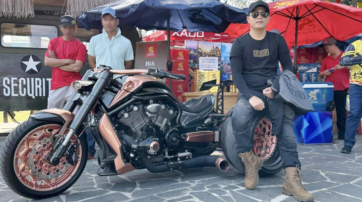 Harley-Davidson V-Rod của Hoàng Kim Khánh được vợ tặng 5 năm trước giờ khác lạ ra sao? Đúng là đại gia thích chơi hàng độc