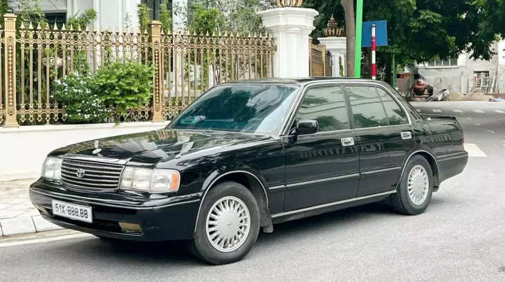 Xôn xao với hình ảnh "xe bộ trưởng" Toyota Crown gắn biển số 51K-888.88 trúng đấu giá hơn 15 tỷ đồng