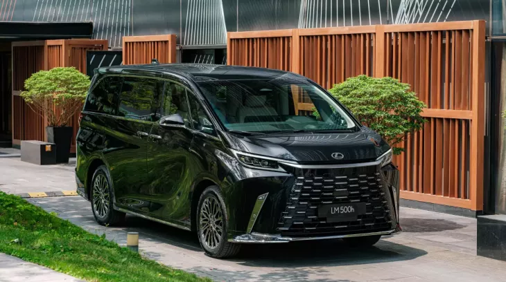 "Chuyên cơ mặt đất" Lexus LM 2024 chính thức ra mắt Việt Nam, giá khởi điểm từ 7,29 tỷ đồng