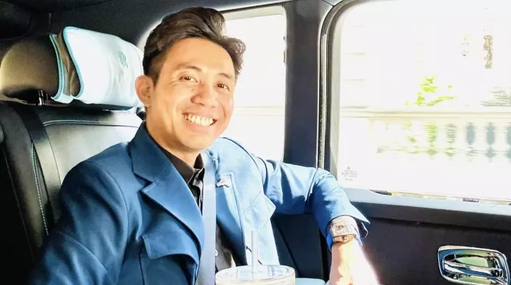 Đây là chiếc xe được dùng để đưa đón Minh "Nhựa" khi đến trụ sở của Rolls-Royce: Đã sở hữu nhưng xe không ra được biển số